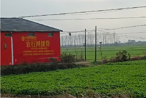 嵩县如何防止墙体广告褪色呢？